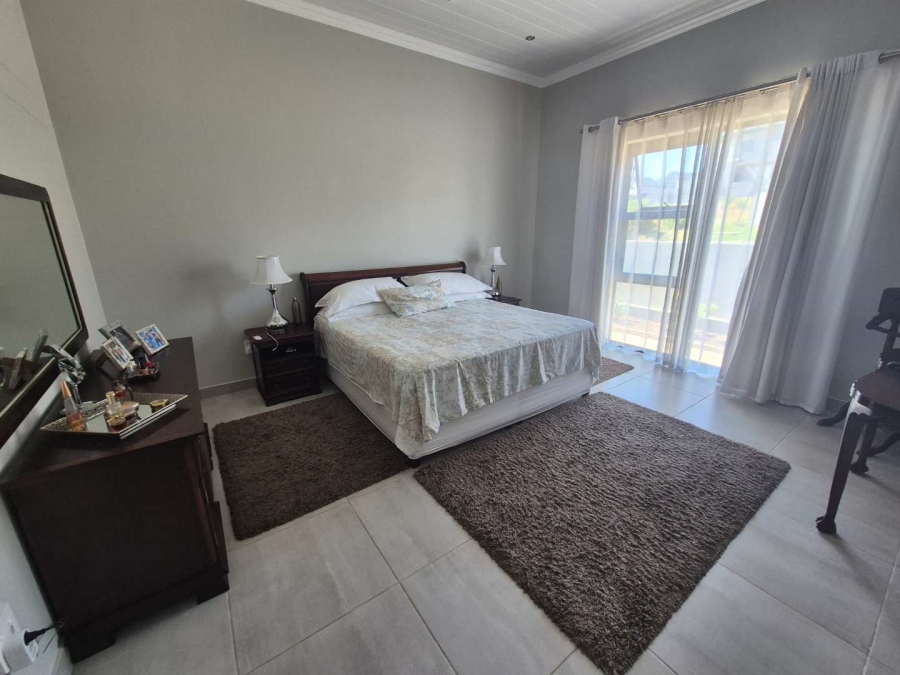 4 Bedroom Property for Sale in Outeniquasbosch Western Cape